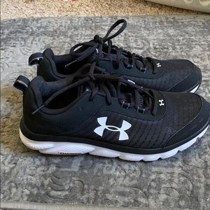 Under Armour Charged Assert